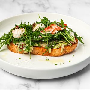 Брускетта с крабом и вялеными томатами