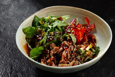 Азиатский салат с телятиной