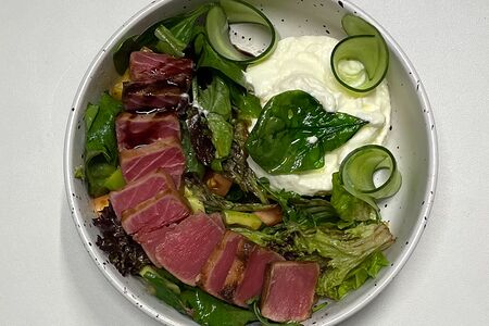 Салат с тунцом