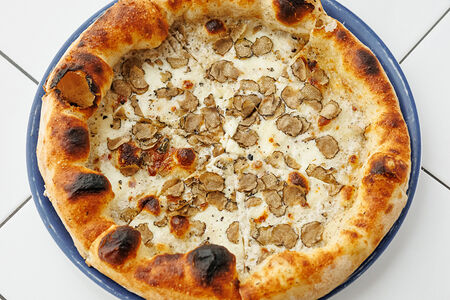 Пицца с черным трюфелем