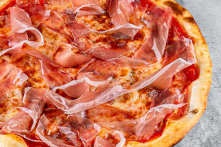 Пицца с пармской ветчиной