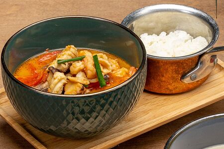 Том Ям с морепродуктами 