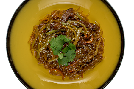 Бататовая лапша с говядиной и сельдереем