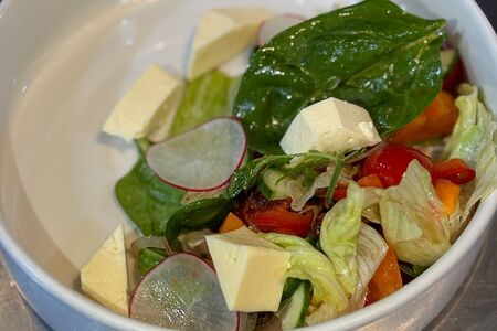 Салат с овощами и Фета