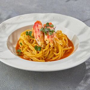 Паста с камчатским крабом, цукини и черри 