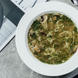 Суп-лапша куриный с шампиньонами 