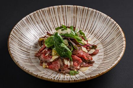 Салат с ростбифом