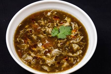 Кисло-острый суп с яйцом и помидорами 