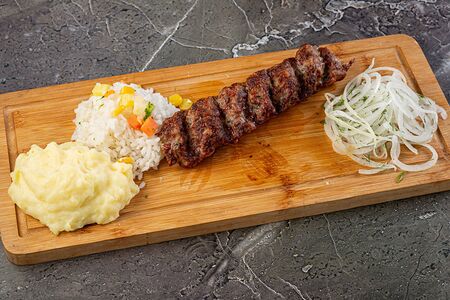 Люля-кебаб из говядины с гарниром