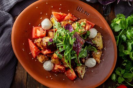 Салат с хрустящими баклажанами