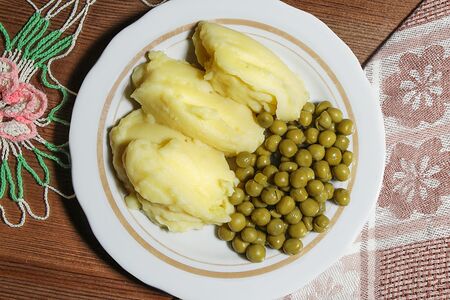 Картофельное пюре с горошком
