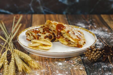 Блин с бананом и карамелью