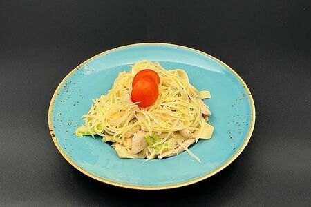 Фетучини с курицей и брокколи