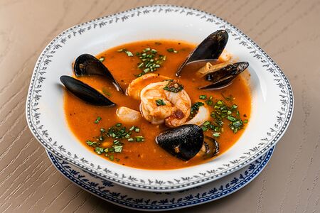 Томатный суп с морепродуктами