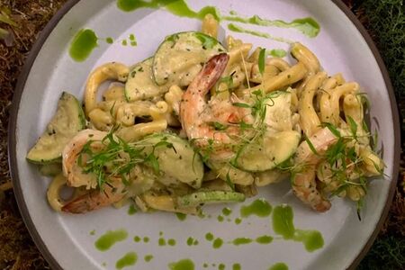 Ручная паста с креветками в сливочном соусе