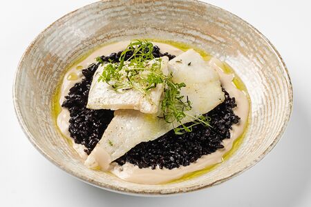 Пикша с черным рисом