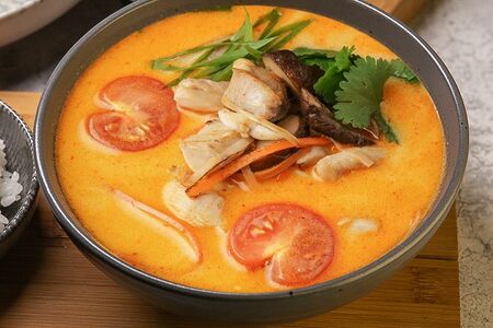 Том ям с курицей и грибами