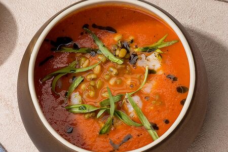 Магрибский суп из печёных томатов с креветками