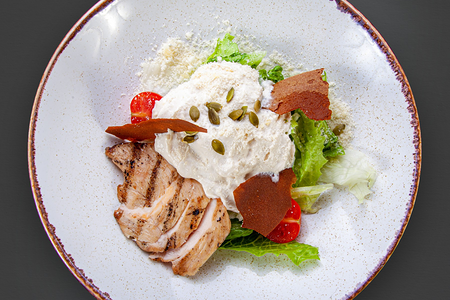 Цезарь с курицей и твилем