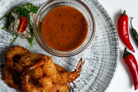 Тигровые креветки с острым соусом