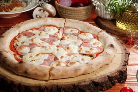 Пицца с ветчиной из индейки с грибами