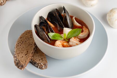 Суп томатный с морепродуктами 