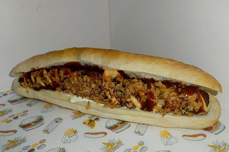 Сытный ход-дог из куриной сосиски