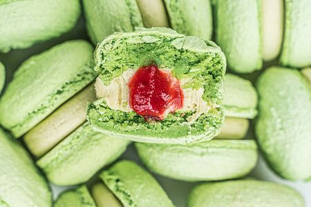 Макаронс Фисташка-малина