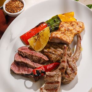 Ассорти из мяса на гриле