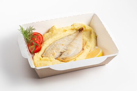 Дорадо с картофельным пюре