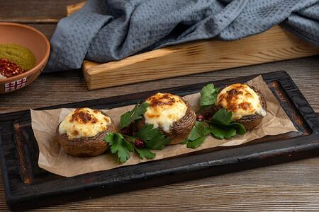 Шампиньоны с сыром