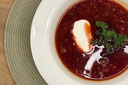 Борщ с чесночными гренками