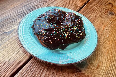 Крученый пончик с маком и шоколадом