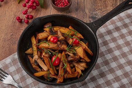 Жаренный картофель с грибами