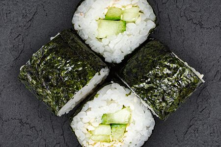 Ролл Огурец