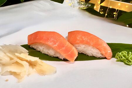 Суши с лососем 