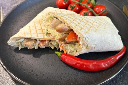 Острая шаурма со свиным шашлыком