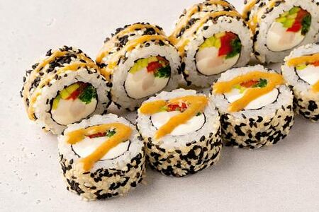 Ролл Цыплёнок чука с ореховым соусом