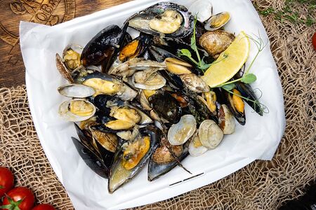 Сет моллюсков в винном соусе