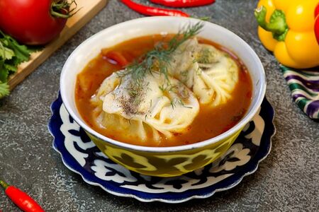 Манты с бульоном
