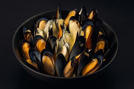 Мидии в сырном соусе