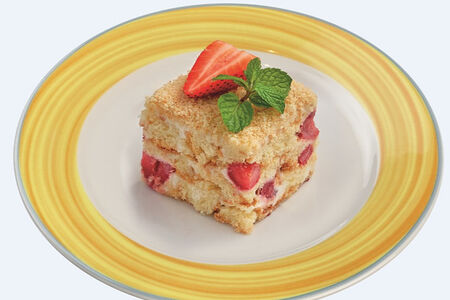 Сметанник с клубникой