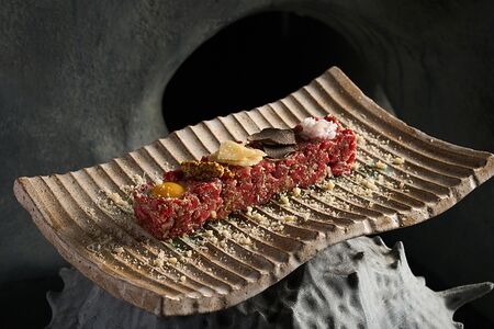 Тартар говядина, трюфель, пармезан