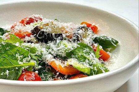 Салат с овощами гриль и горгондзолой