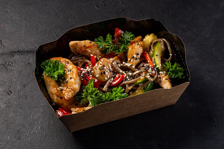 Соба с индейкой и овощами