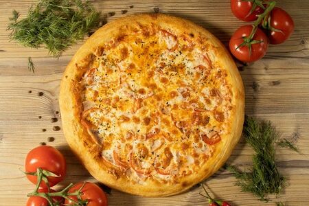 Пицца с ветчиной маленькая