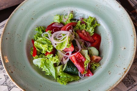 Салат с грядки