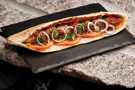 Люля-кебаб куриный в хрустящей булочке 