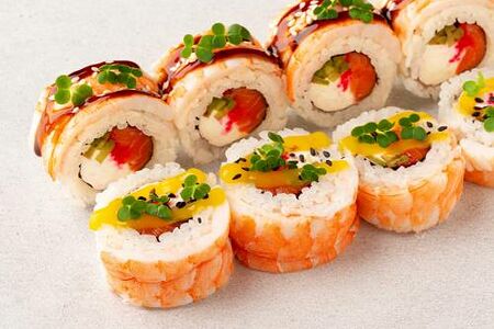 Ролл Тигровая креветка Делюкс с лососем