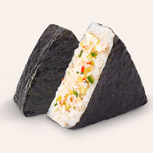 Рисовый треугольник Онигири с крабом